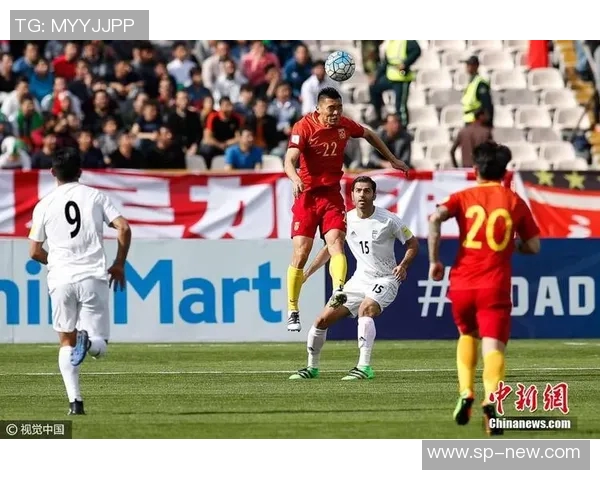 中国12强赛对决伊朗队全力争胜展现足球实力与激情